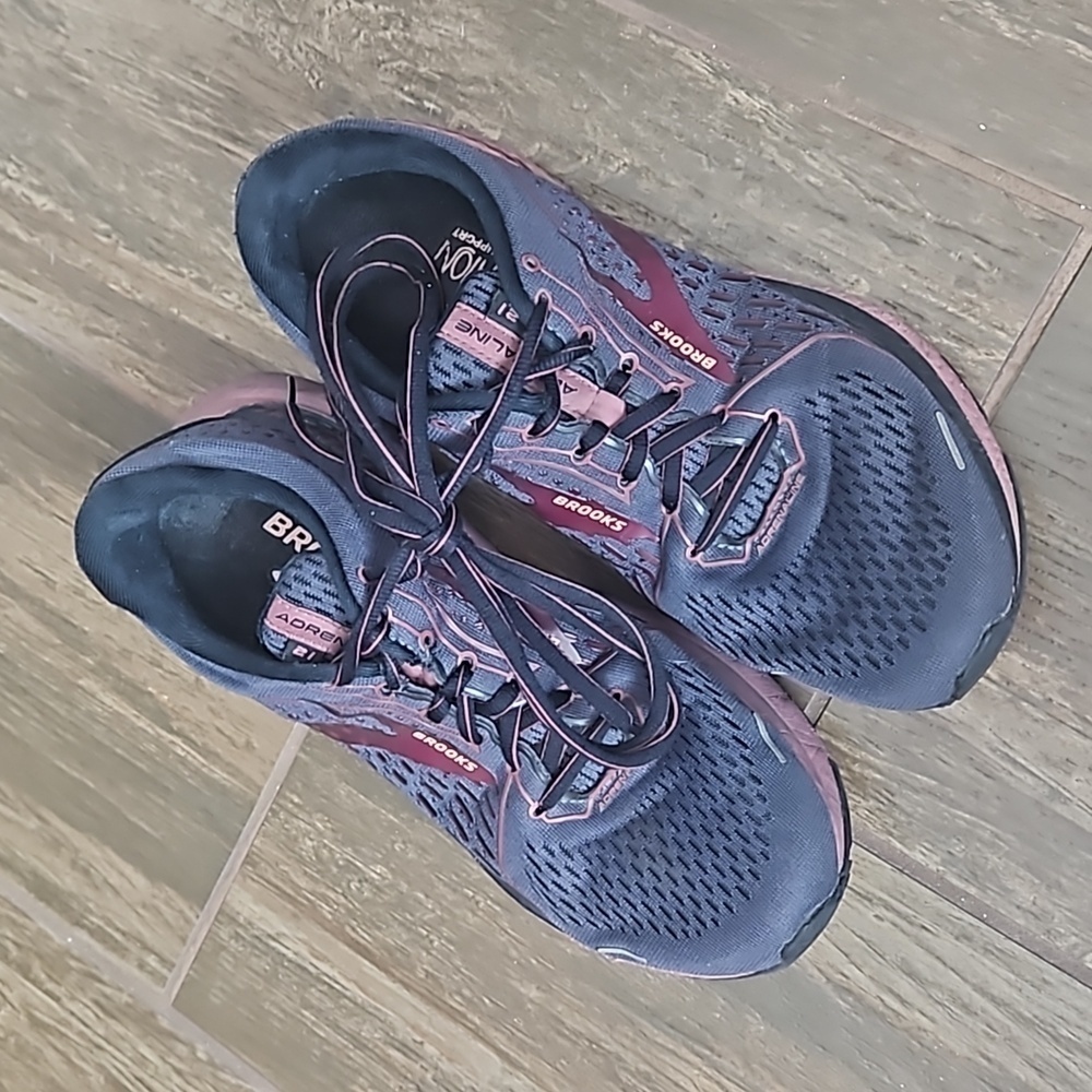 Brooks Adrenaline GTS 21 Women's Running Shoes Sz 9